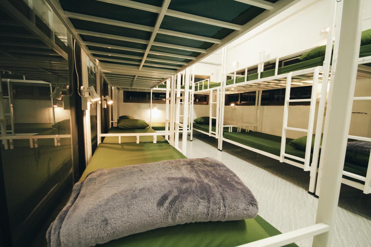Mint Hostel Bangkok Bagian luar foto