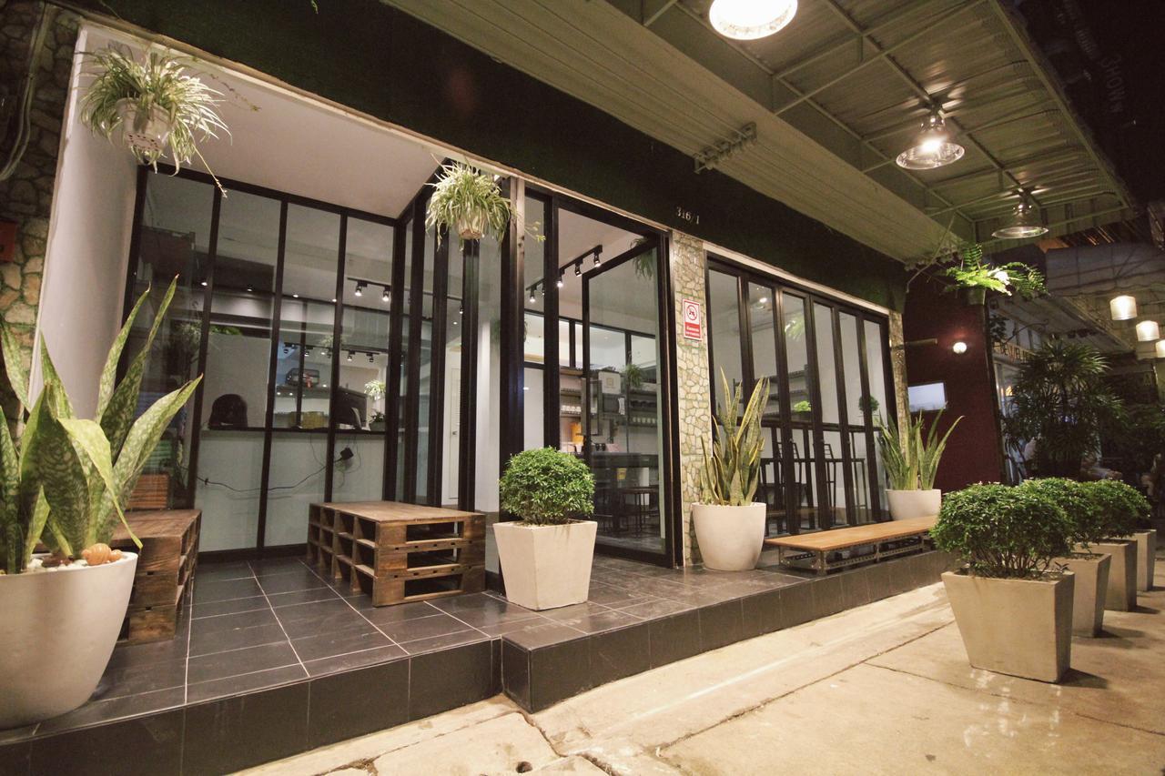 Mint Hostel Bangkok Bagian luar foto