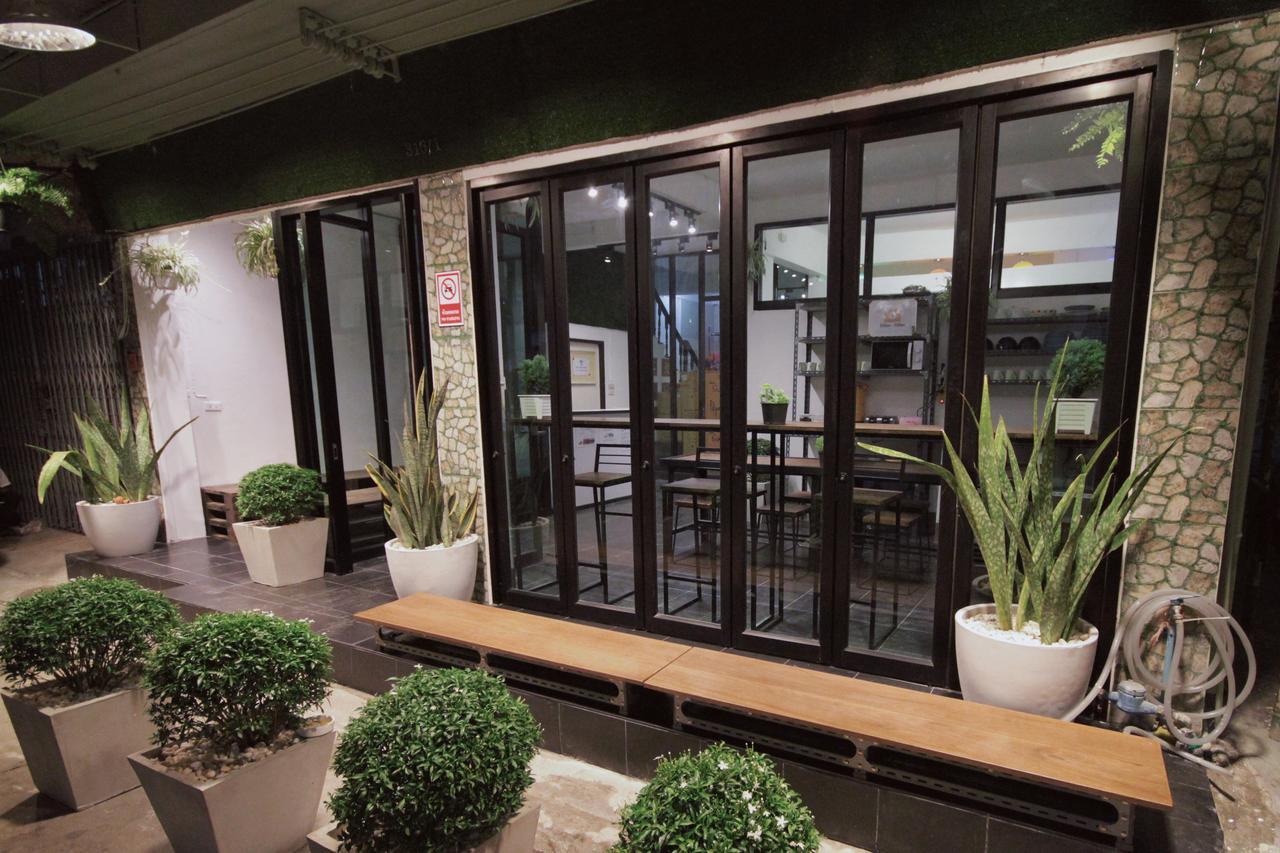 Mint Hostel Bangkok Bagian luar foto