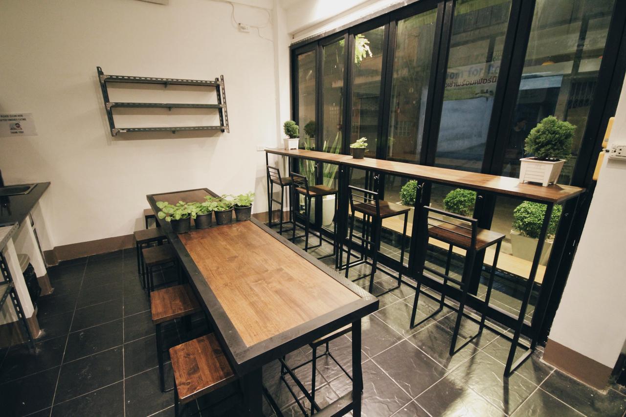 Mint Hostel Bangkok Bagian luar foto