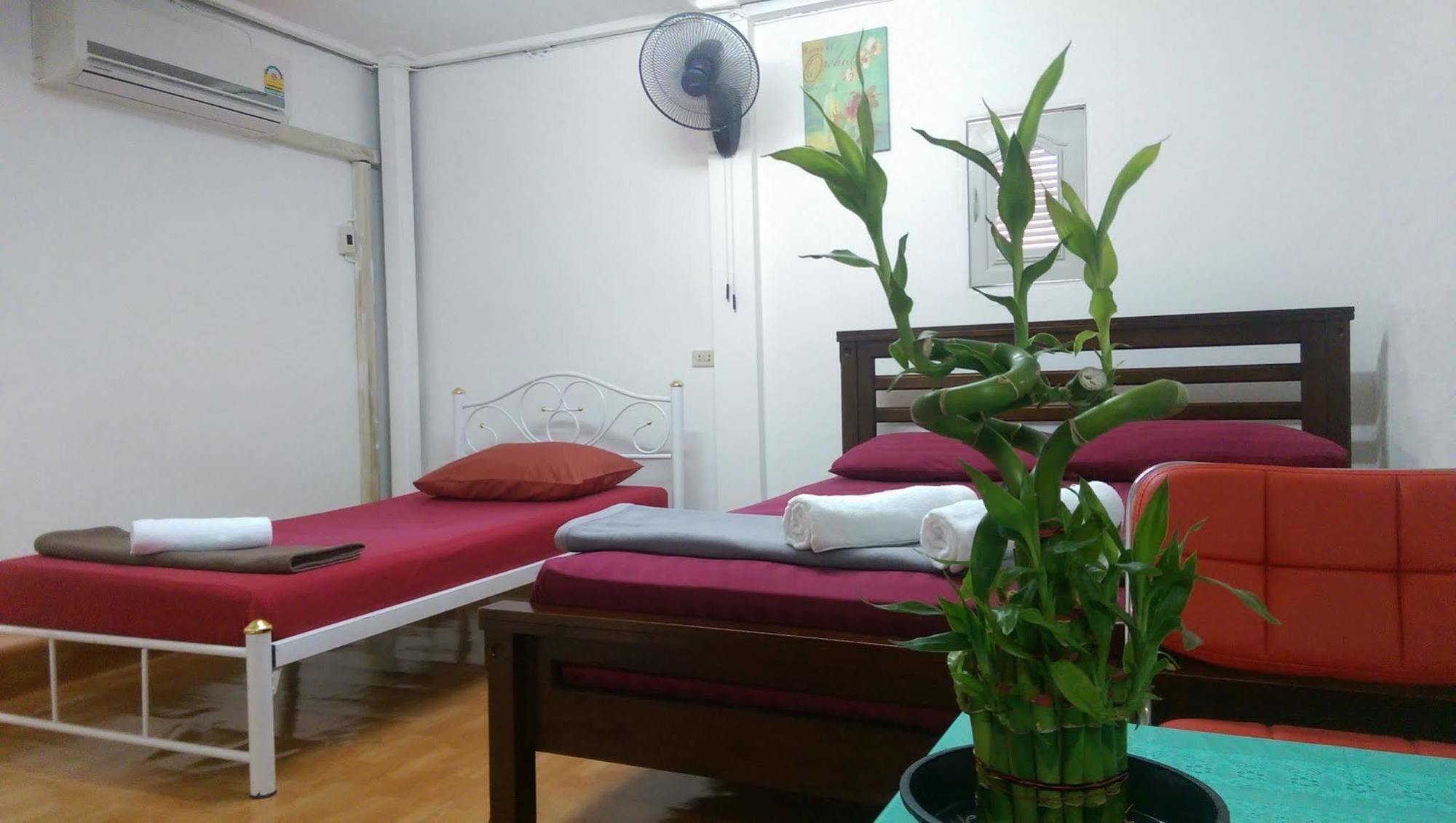 Mint Hostel Bangkok Bagian luar foto
