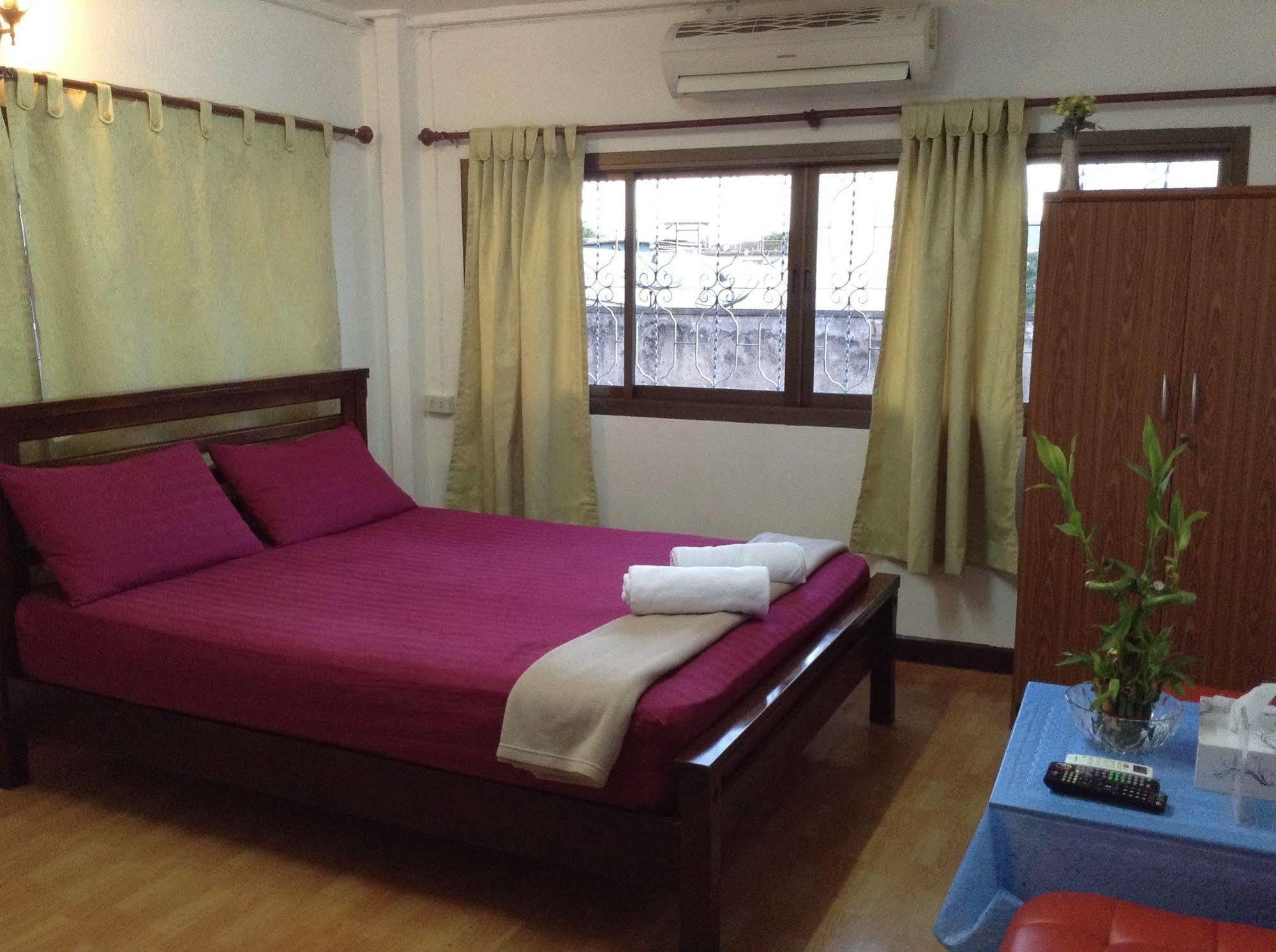 Mint Hostel Bangkok Bagian luar foto