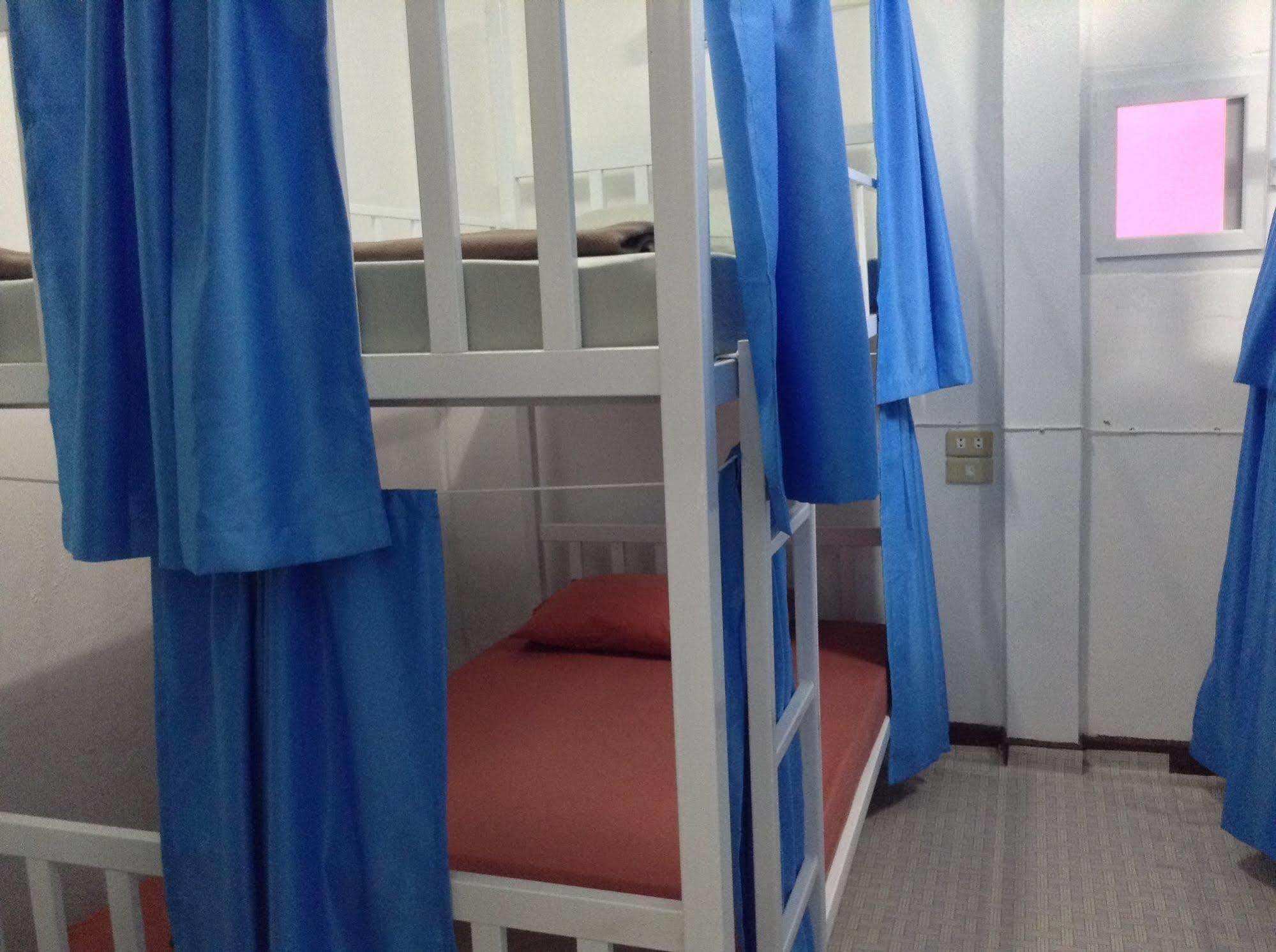 Mint Hostel Bangkok Bagian luar foto