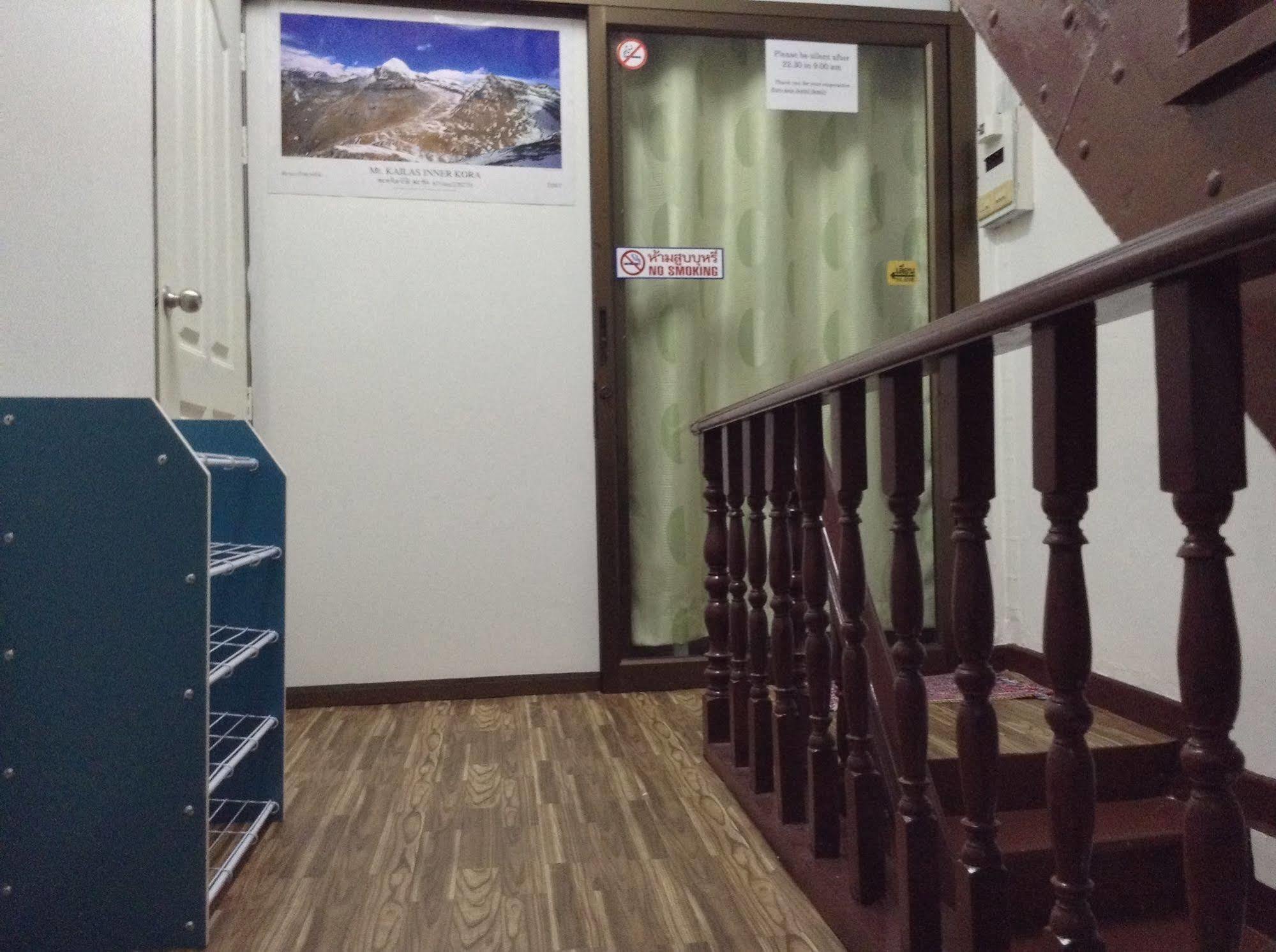 Mint Hostel Bangkok Bagian luar foto