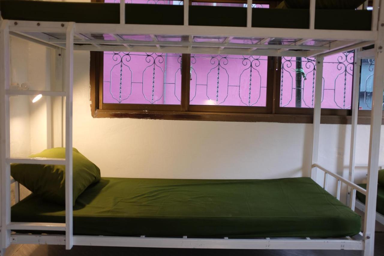 Mint Hostel Bangkok Bagian luar foto